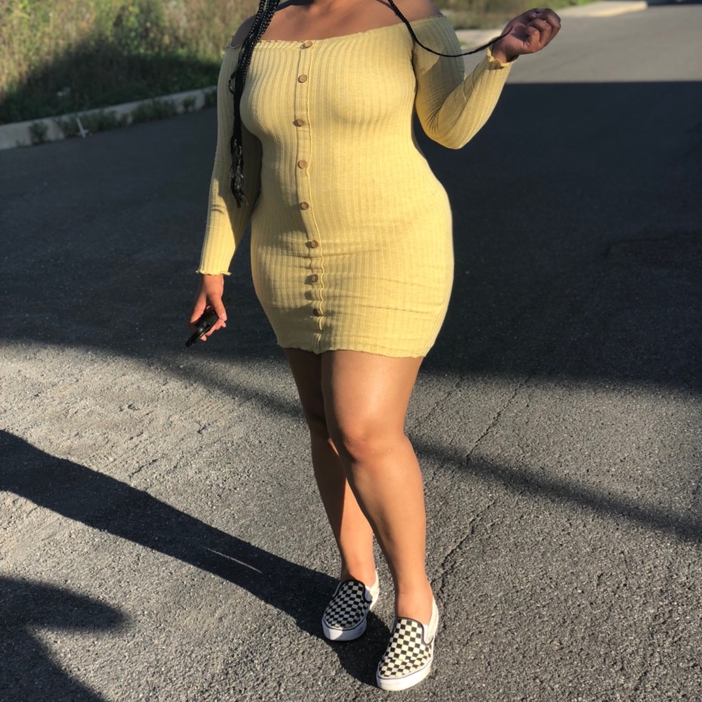 COPY - Jacklyn Off the Shoulder Dress in Yellow 😍